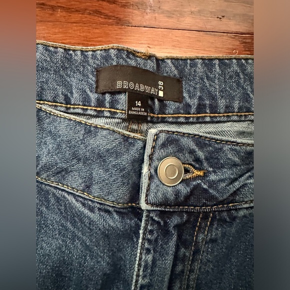Broadway 38 Women’s Barrel Blue Denim Jeans NWT Size 14 - Picture 3 of 3